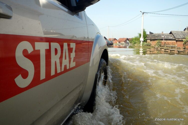 Nad Podkarpacie nadciągają kolejne, groźne burze