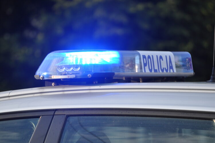 Nietrzeźwy kierowca chciał przekupić policjantów, proponował 5 tys. zł
