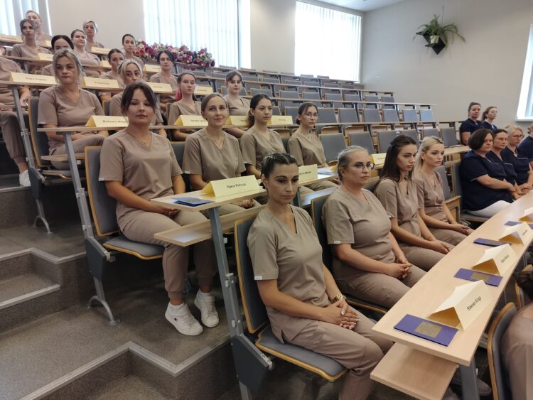 „Czepkowanie” w Tarnobrzegu. 70 nowych pielęgniarek