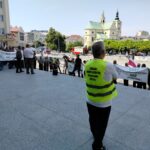 Protest leśników przed urzędem wojewódzkim w Rzeszowie 3 - Polskie Radio Rzeszów Protest leśników przed urzędem wojewódzkim w Rzeszowie - Polskie Radio Rzeszów