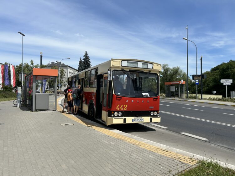 Historia Rzeszowa w Jelczu