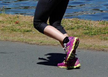 Włochy/Mieszkańcy miasteczka biegają z&nbsp;odchudzającym się burmistrzem