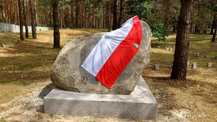 Głaz upamiętnia żydowskich mieszkańców Ulanowa