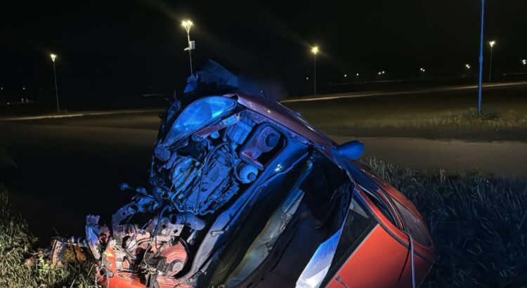 Pijani nastolatkowie wsiedli do auta, wjechali do rowu (wideo)