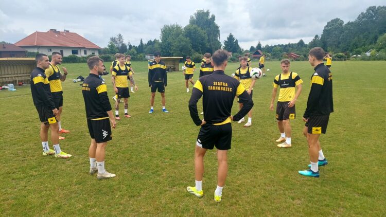 Piłka nożna. Siarka Tarnobrzeg rozpoczęła przygotowania do nowego sezonu
