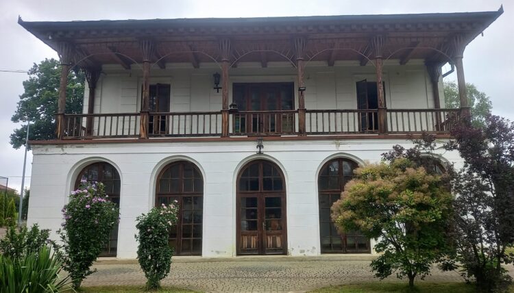 Remont dworku w Hyżnem. Gmina szuka wykonawcy