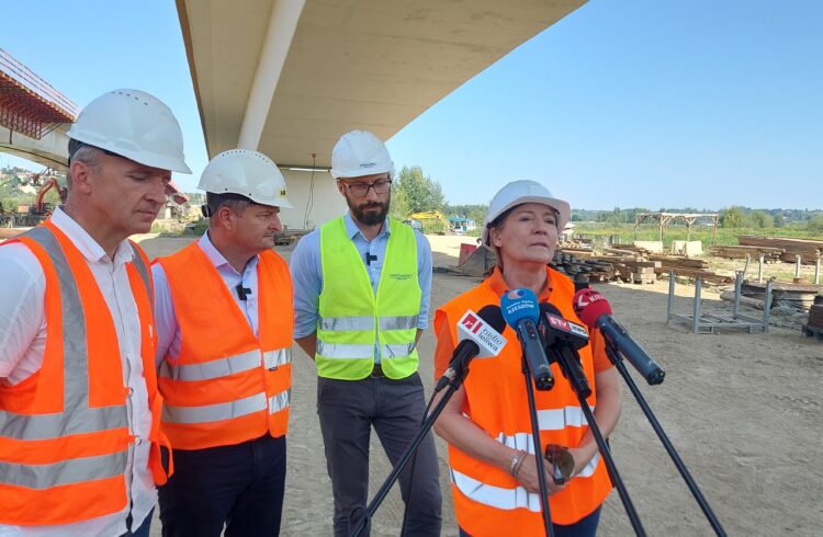 Trwają prace przy budowie mostu w Sandomierzu