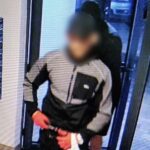 Policjanci odzyskali skradzione bmw, w złodziejskiej dziupli wpadło czterech mężczyzn 2 - Polskie Radio Rzeszów Policjanci odzyskali skradzione bmw, w złodziejskiej dziupli wpadło czterech mężczyzn - Polskie Radio Rzeszów