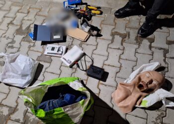 Policjanci odzyskali skradzione bmw, w&nbsp;złodziejskiej dziupli wpadło czterech mężczyzn