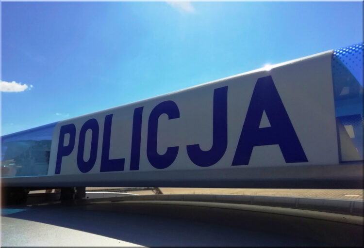 Przewoził hulajnogą młodszego brata. 7-latek trafił do szpitala