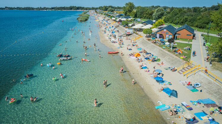 Już 2000 osób skorzystało z pola namiotowego nad jeziorem tarnobrzeskim