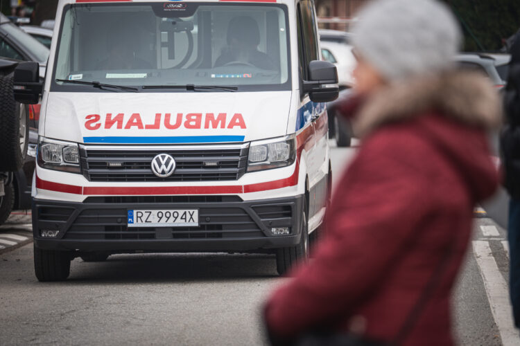 Dwie osoby ranne po zderzeniu motocykla z autem