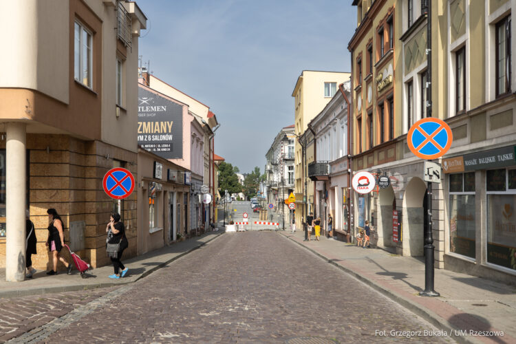 Kolejne chodniki w Rzeszowie zostaną wyłożone granitowymi płytami