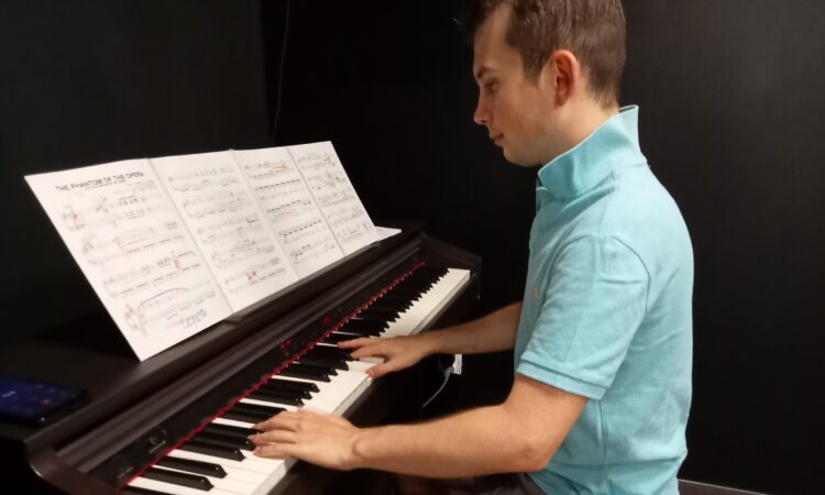 Młody artysta z autyzmem zachwyca w Wielopolu Skrzyńskim