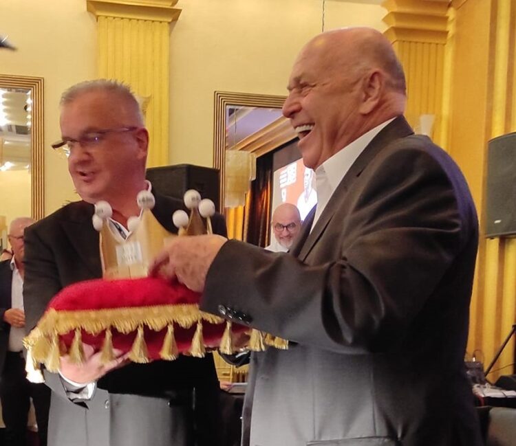 Piłka nożna. Grzegorz Lato w koronie i jako patron stadionu miejskiego w Mielcu