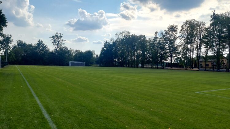 W Bielinach grają już na odnowionym stadionie