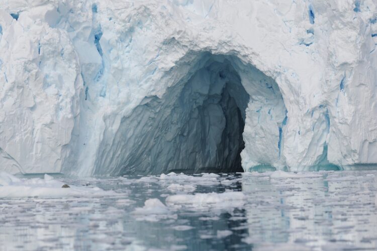 Islandia/Zawaliła się jaskinia lodowa – jedna osoba zginęła, dwie zaginęły