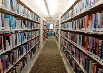 Spotkanie z&nbsp;Marcinem Margielewskim w&nbsp;jasielskiej bibliotece