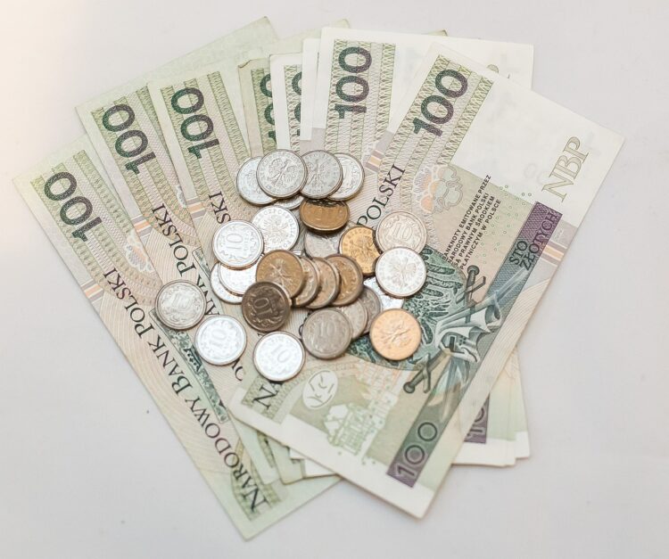 Jak co roku, od września, emeryci i renciści mogą dorobić mniej