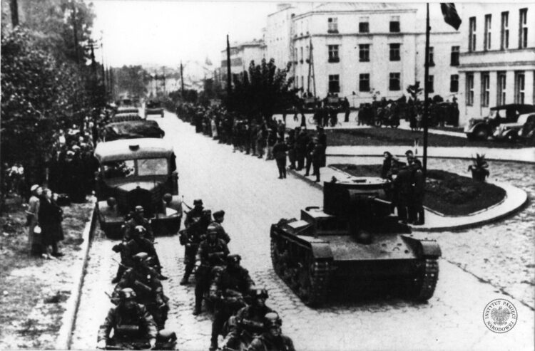 85 lat temu Związek Sowiecki zaatakował walczącą z Niemcami Polskę