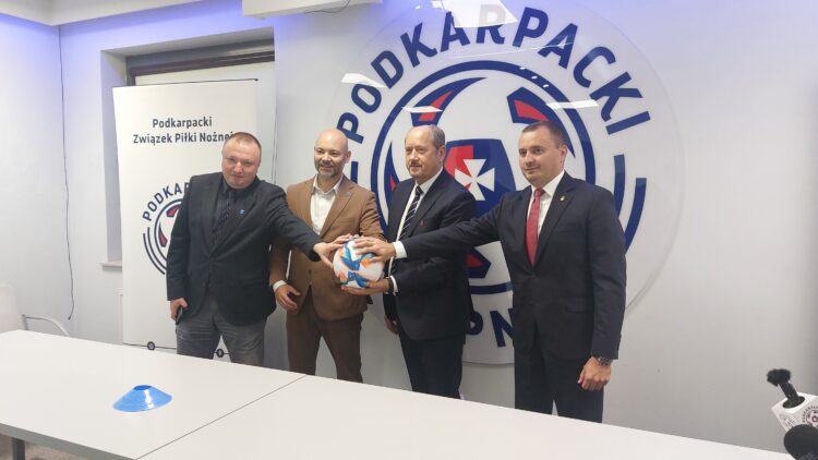 Piłka nożna. Turniej reprezentacji U-19 w Mielcu i Stalowej Woli