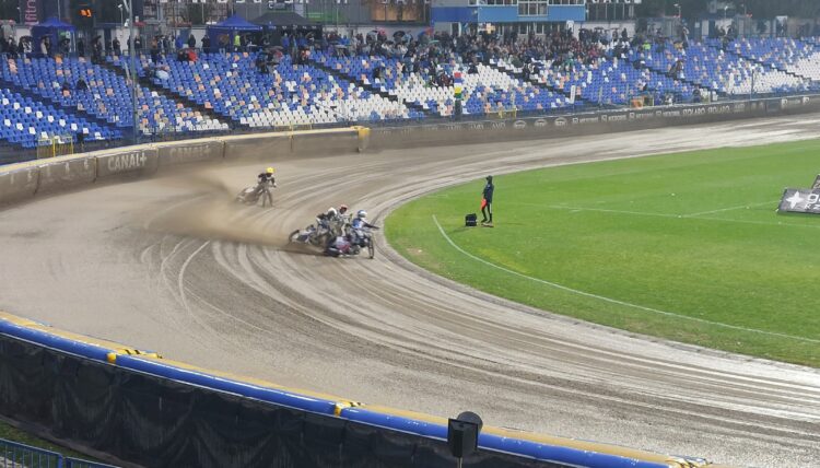 Żużel. Deszczowy Memoriał im. E. Nazimka