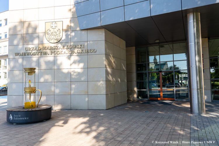 Zarząd województwa podkarpackiego: Nowy dyrektor WDK w Rzeszowie i nabór wniosków na docieplenie