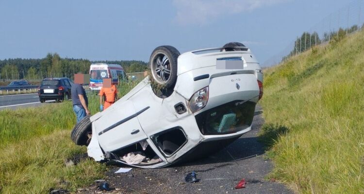 Ucieczkę przed policją zakończył dachowaniem