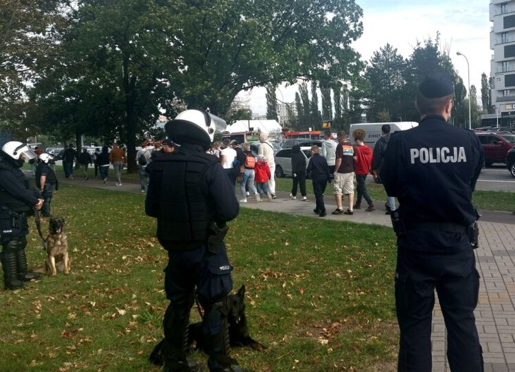 Odpalili race na meczu PP. Grozi im do 5 lat