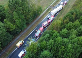 7 osób rannych w&nbsp;wypadku pojazdu wojskowego na&nbsp;drodze w&nbsp;Cmolasie