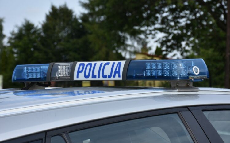 Był tak pijany, że spadł z motoroweru. Został ujęty przez świadków