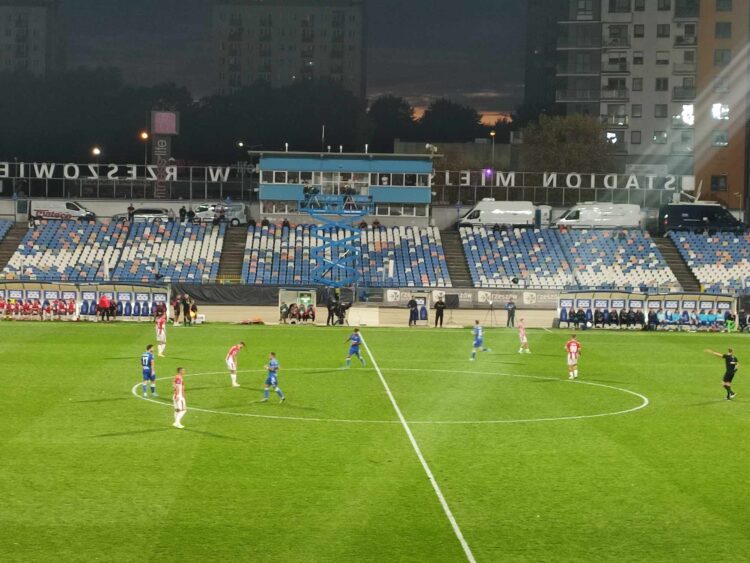 Piłka nożna. Resovia wyeliminowała Lecha Poznań z Pucharu Polski