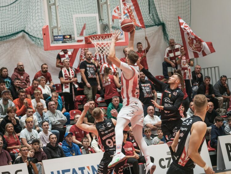 Nieudany start koszykarskiej Resovii (zdjęcia)