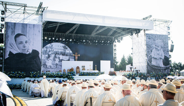 Abp Wojda: Rodzina Ulmów pokazała, jak pomagać drugiemu człowiekowi