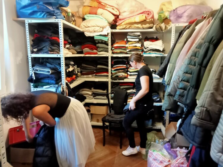 „Magazyn ciepła” rzeszowskiego stowarzyszenia czeka na zimową odzież