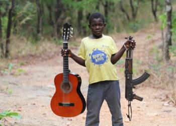 Zamiast broni – instrumenty. Kapucyn z&nbsp;Niebylca z&nbsp;misją w&nbsp;Afryce