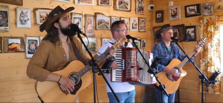 Bieszczadzcy muzycy grają dla powodzian. „Moja i twoja nadzieja” na naszej antenie