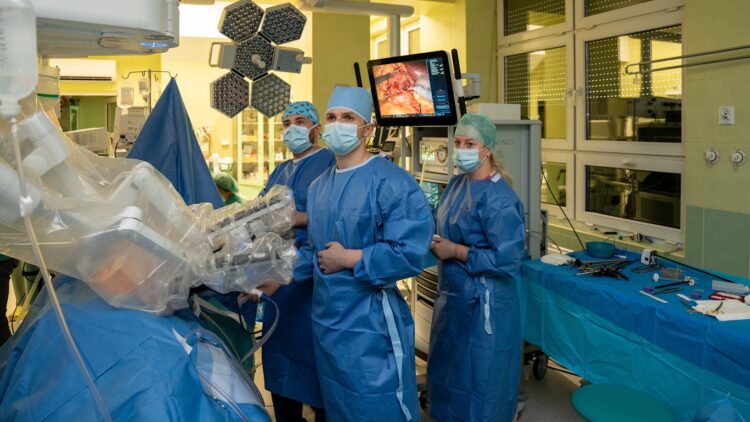 Innowacyjny i unikatowy zabieg robotem da Vinci w Rzeszowie 1 - Polskie Radio Rzeszów Innowacyjny i unikatowy zabieg robotem da Vinci w Rzeszowie