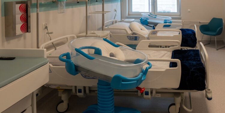 Tymczasowe zamknięcie oddziałów w szpitalu w Lesku. Trwa remont i brakuje lekarzy 1 - Polskie Radio Rzeszów Lubaczowska porodówka nadal nie przyjmuje pacjentek