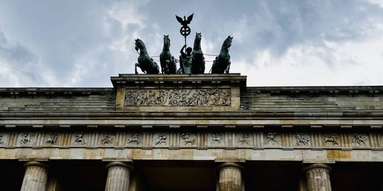 brandenburg gate 8378925 1920