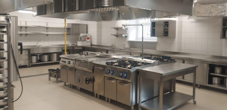 Nowoczesna kuchnia w SP nr 2 w Stalowej Woli 1 - Polskie Radio Rzeszów Nowoczesna kuchnia w SP nr 2 w Stalowej Woli