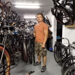 Reportaż "Peżot z rzeszowskiej Panamy, czyli życie kołem się toczy" 2 - Polskie Radio Rzeszów Reportaż "Peżot z rzeszowskiej Panamy, czyli życie kołem się toczy" - Polskie Radio Rzeszów