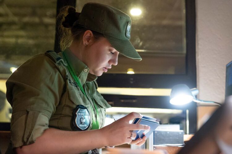 Pogranicznicy zatrzymali m.in. mołdawskie podrobione prawa jazdy 1 - Polskie Radio Rzeszów Pogranicznicy zatrzymali m.in. mołdawskie podrobione prawa jazdy