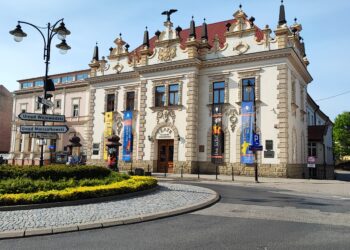 Prace studentów i&nbsp;absolwentów WSIiZ na&nbsp;wystawie w&nbsp;teatrze im.&nbsp;Siemaszkowej