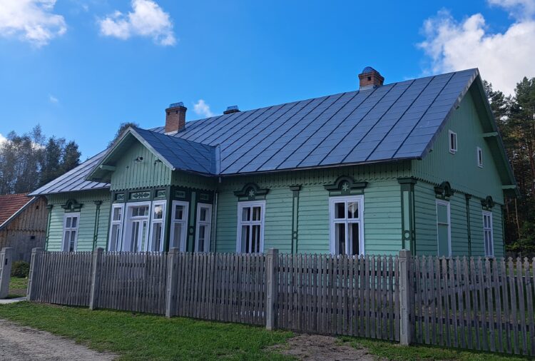 W kolbuszowskim skansenie można oglądać plebanię z Ostrów Tuszowskich