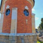 Uczniowie i harcerze porządkowali groby na leżajskim cmentarzu 4 - Polskie Radio Rzeszów Uczniowie i harcerze porządkowali groby na leżajskim cmentarzu - Polskie Radio Rzeszów