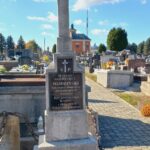 Uczniowie i harcerze porządkowali groby na leżajskim cmentarzu 6 - Polskie Radio Rzeszów Uczniowie i harcerze porządkowali groby na leżajskim cmentarzu - Polskie Radio Rzeszów