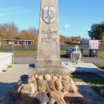 Uczniowie i harcerze porządkowali groby na leżajskim cmentarzu 2 - Polskie Radio Rzeszów Uczniowie i harcerze porządkowali groby na leżajskim cmentarzu - Polskie Radio Rzeszów