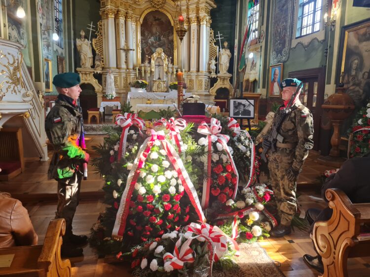 Pogrzeb profesora Andrzeja Pityńskiego w Ulanowie 1 - Polskie Radio Rzeszów Pogrzeb profesora Andrzeja Pityńskiego w Ulanowie