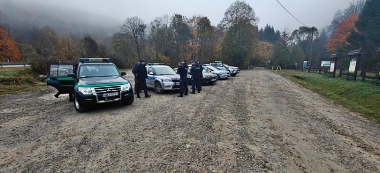 Policja sprawdza, czy zagraniczni grzybiarze przeczesują podkarpackie lasy 1 - Polskie Radio Rzeszów Policja sprawdza, czy zagraniczni grzybiarze przeczesują podkarpackie lasy